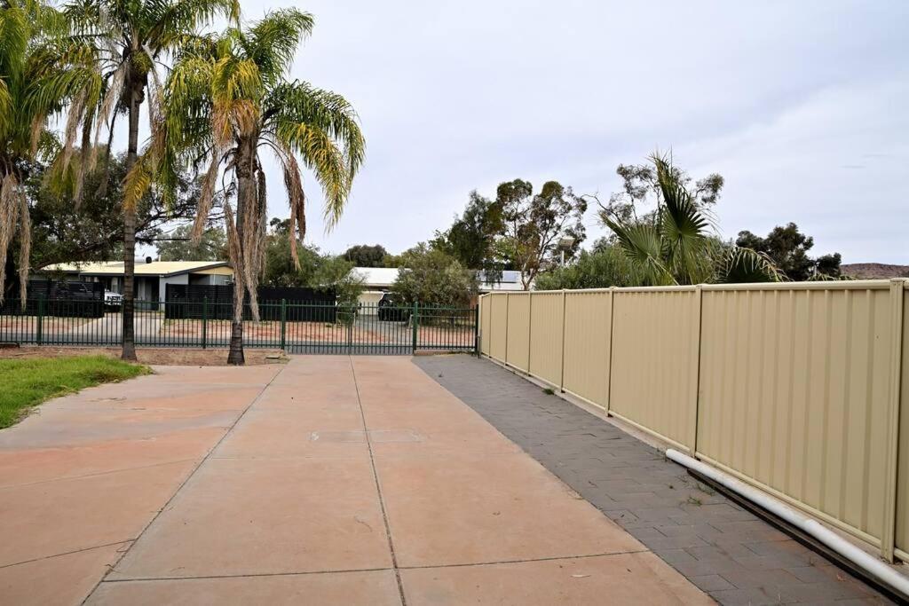 Spacious Studio In Alicesprings Queenbed+Ksairbed Alice Springs Eksteriør billede